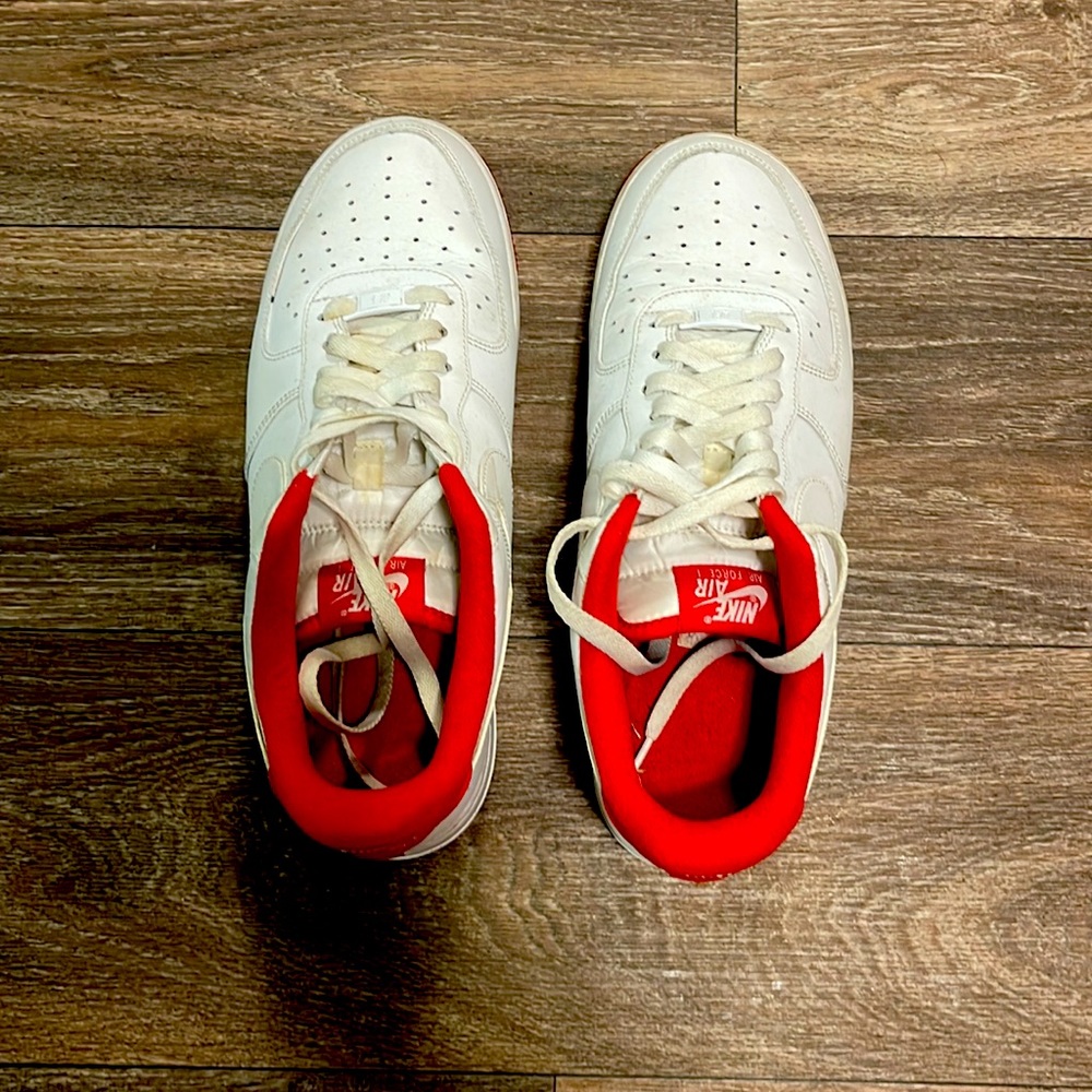 Nike - Picture 2 of 3